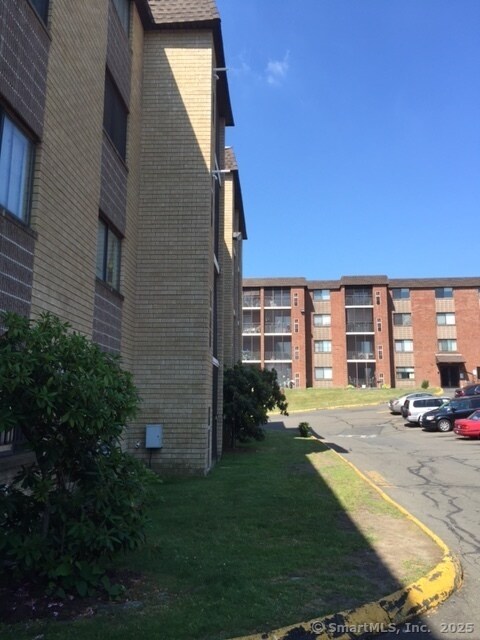 Building Photo - 460 Savin Ave