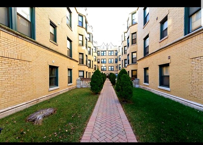 Building Photo - 6610 S Kenwood Ave
