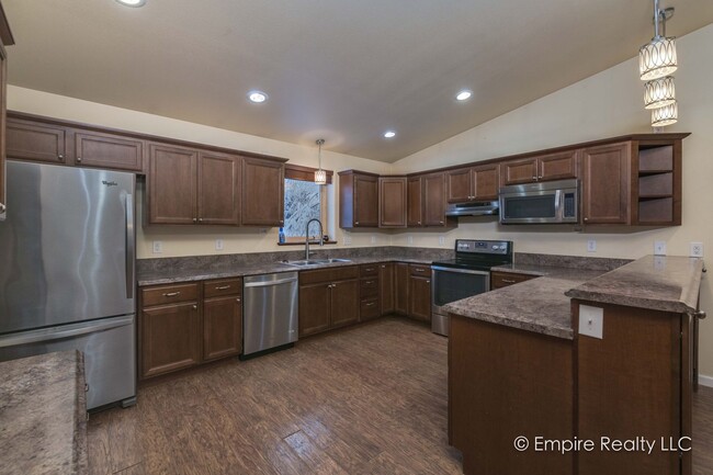 Building Photo - Single Family Home in North Pole