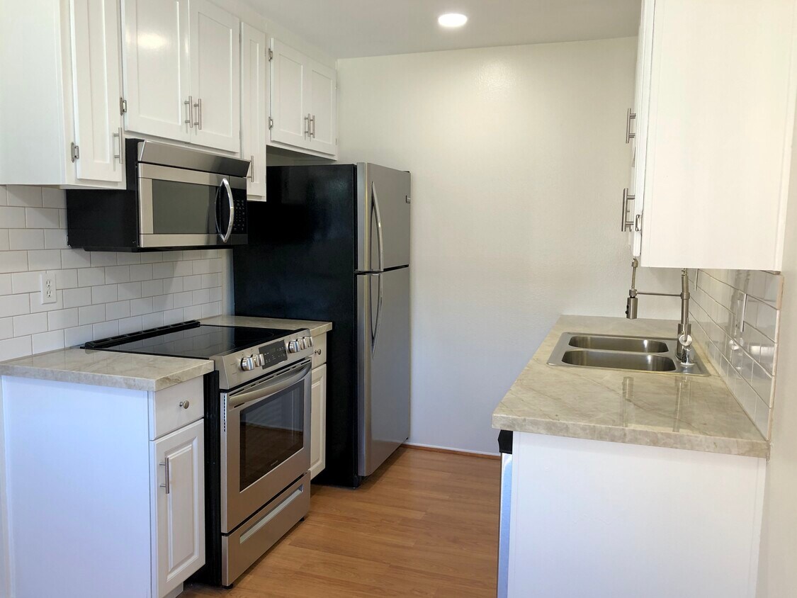 Primary Photo - 4844 68th St