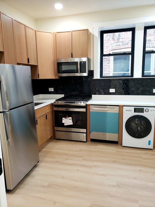 Foto del edificio - 944 N Damen Ave