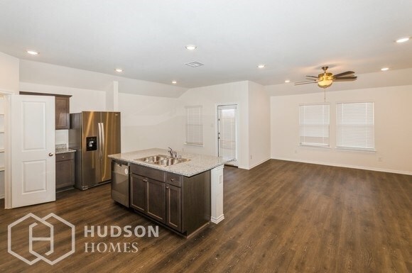 Foto del edificio - NEW CONSTRUCTION NOW AVAILABLE! - 3104 Cra...