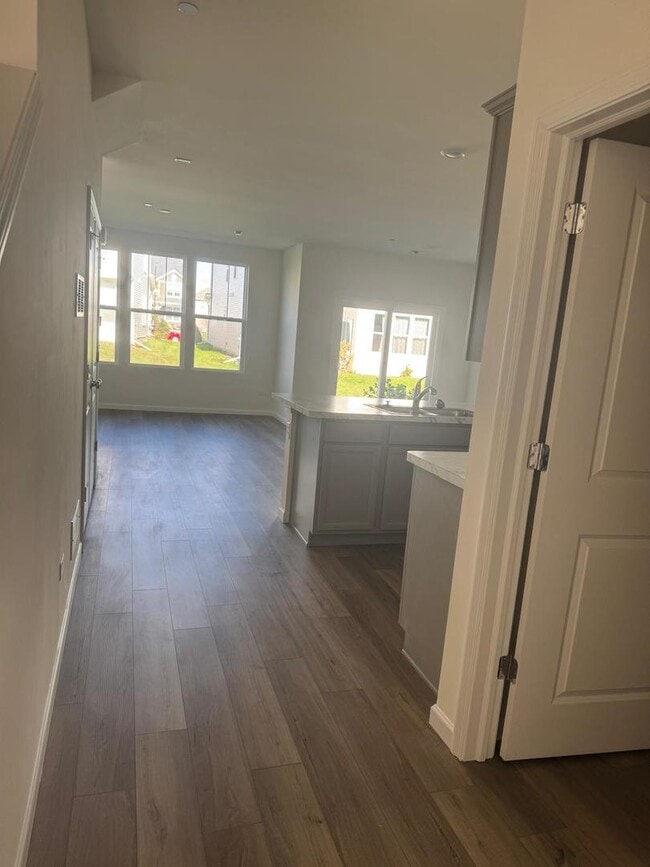 Building Photo - 5928 Hawkweed Dr