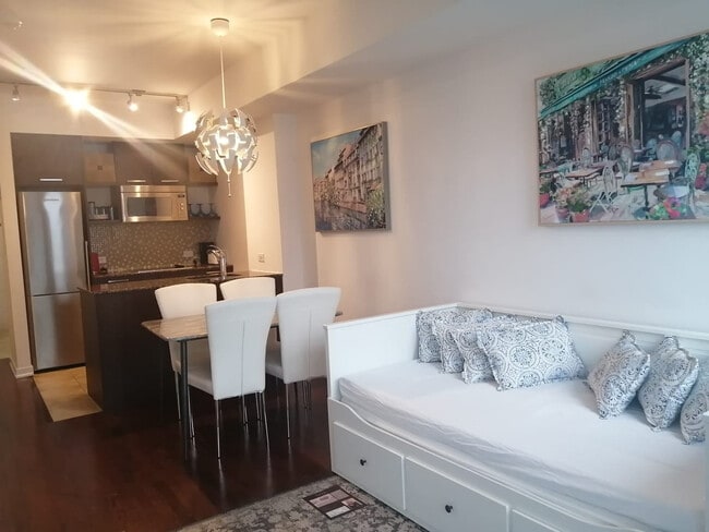 Building Photo - 12 York St