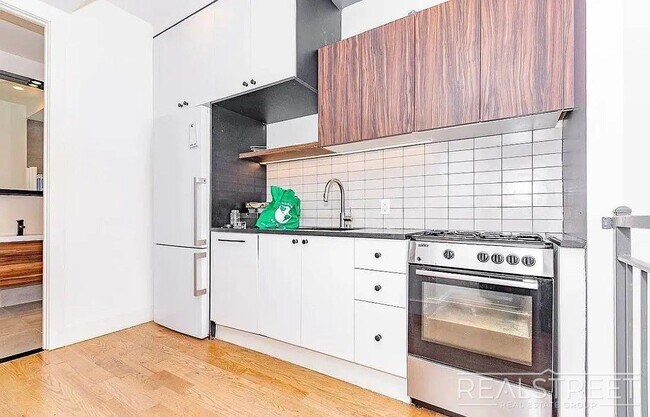 Foto del edificio - Putnam Avenue