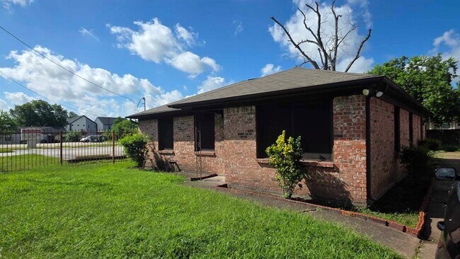 Building Photo - 4532 Briscoe St