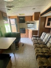 Building Photo - 728 S Shanks St