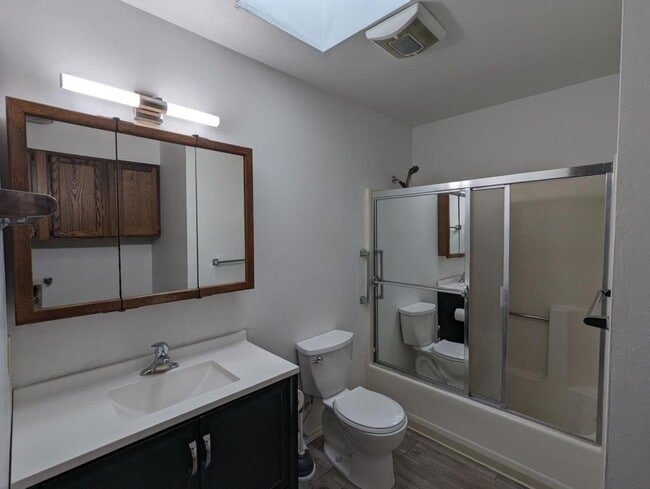Building Photo - 1698 Willow Dr