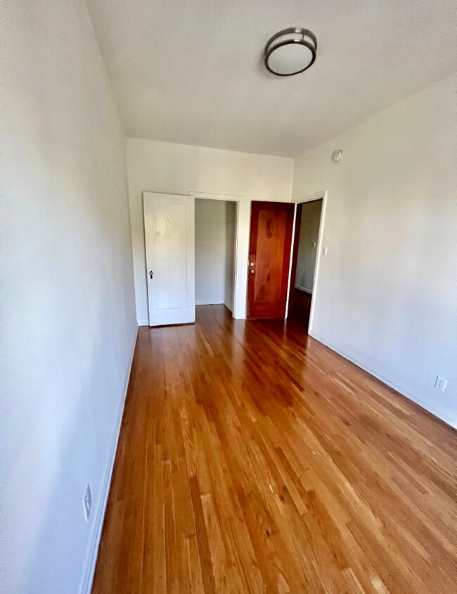 Building Photo - 367 N Orange Dr