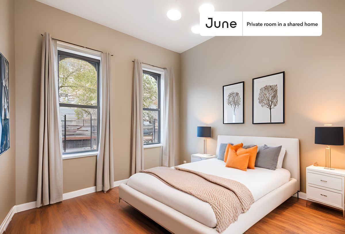 Foto principal - Private bedroom in 4 bed/1 bath Home