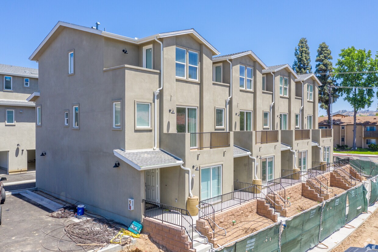 Walk Up Units - 9301 E Heaney Cir
