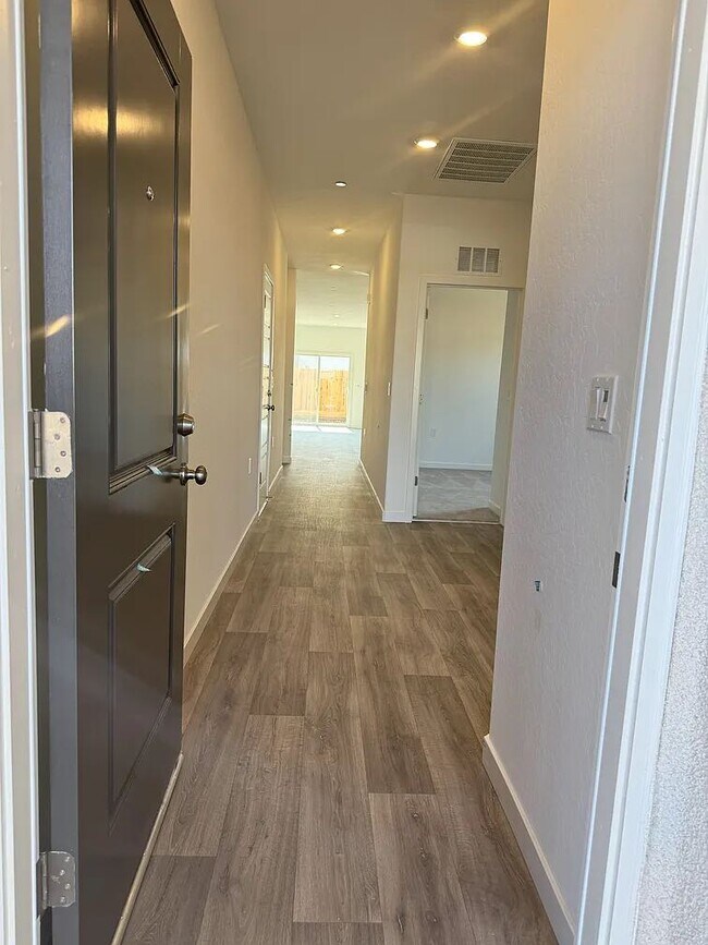 Foto del edificio - 6053 E Robinson Ave