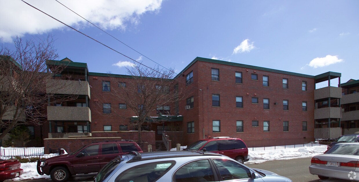 3638 N Summer St, Holyoke, MA 01040 Apartments in Holyoke, MA