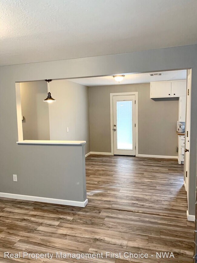Foto del edificio - 2 br, 1 bath House - 121 Rhodes Avenue