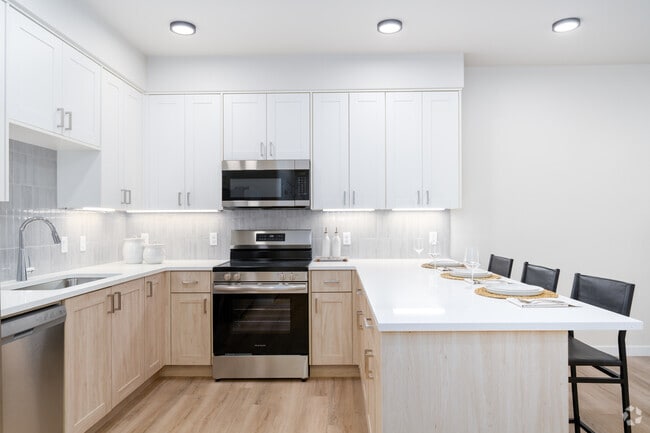 2 habitaciones, 2 baños - 1130 pies cuadrados - Cocina - Modelo A - Sunlight Orchards