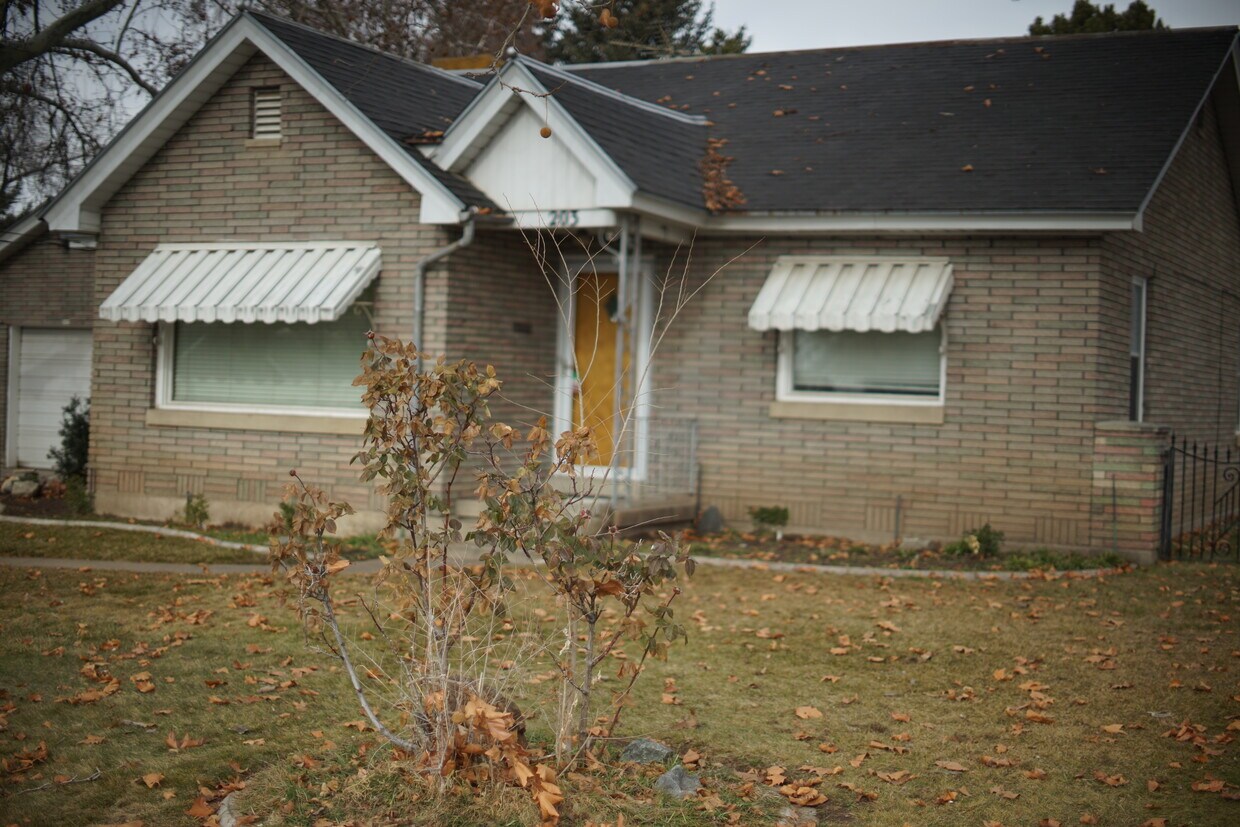 203 E 100 N, Clearfield, UT 84015 House Rental in Clearfield, UT