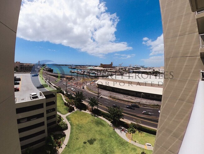 Building Photo - 1 Bedroom, 1 Bath condo unit at 215 North ...