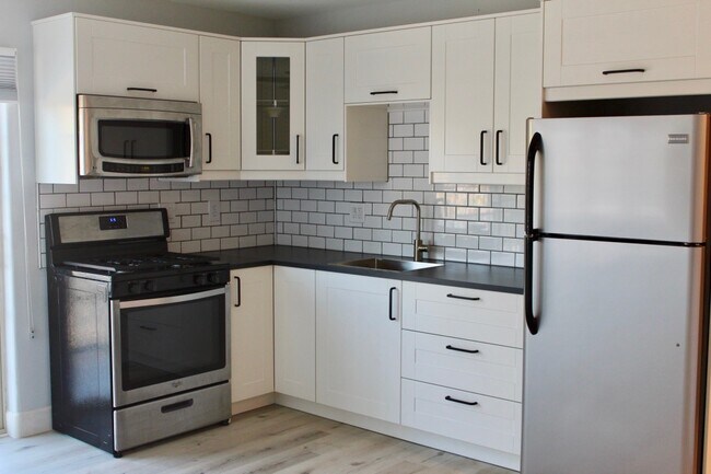 Building Photo - 2252 Cornell Dr