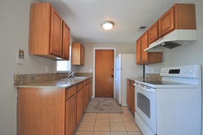 Foto del edificio - Remodeled 3/2 with huge yard in Sandalwood