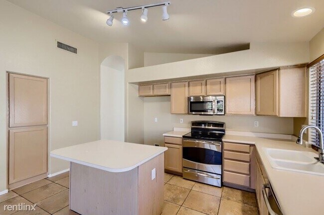 Foto del edificio - 3 br, 2 bath House - 15271 W Eureka Trail ...