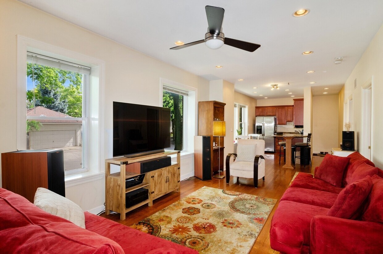 Foto principal - 3857 N Lawndale Ave