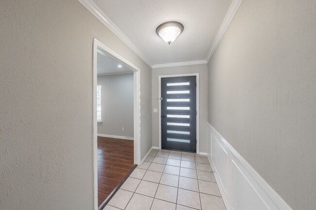 Photo - 1300 Potomac Dr House