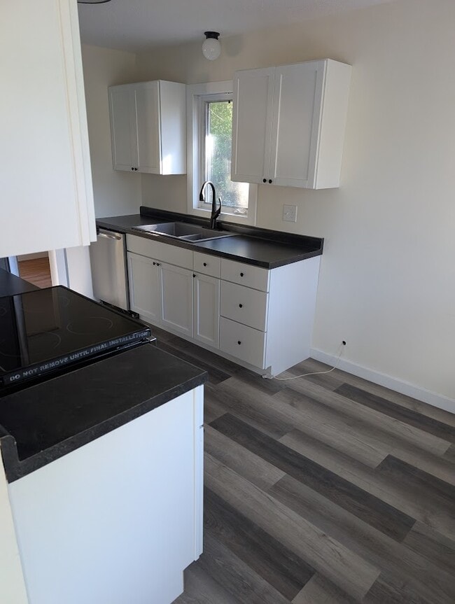 Brand New Kitchen - 9936 11th Ave S