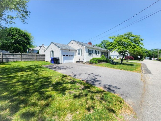 Building Photo - 10 Brayton Ave