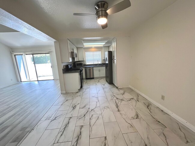 Building Photo - Updated Norwalk Townhome within Gated Comm...