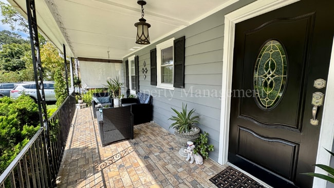 Building Photo - 2 BD/ 1 BA ADORABLE COTTAGE in SUNSET PARK...