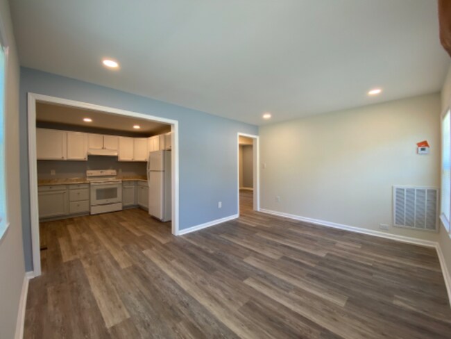 Building Photo - 337 D St