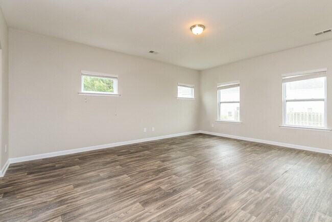 Building Photo - Stunning & Unique w/ Luxury Upgrades Luxur...