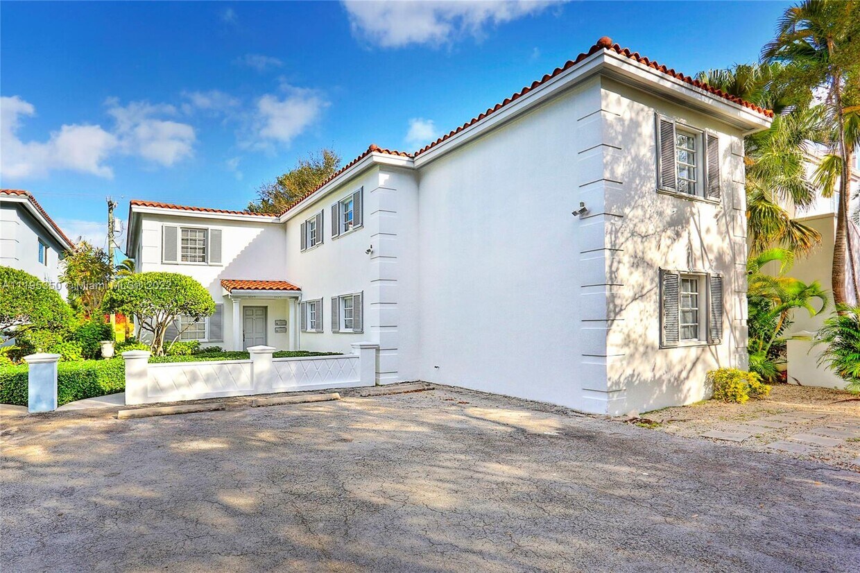 Primary Photo - 1171 Campo Sano Ave