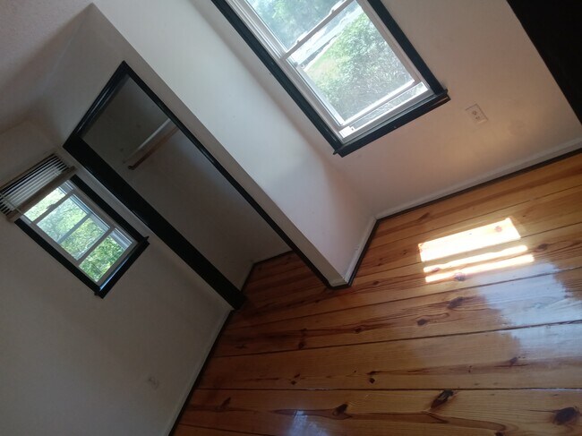 Foto del edificio - 166 Pleasant Ridge Rd