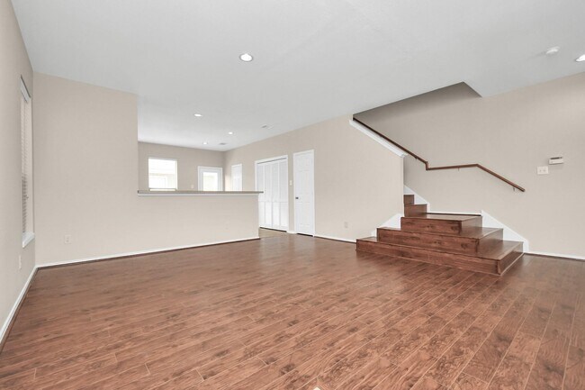 Foto del edificio - 8045 Ellinger Ln