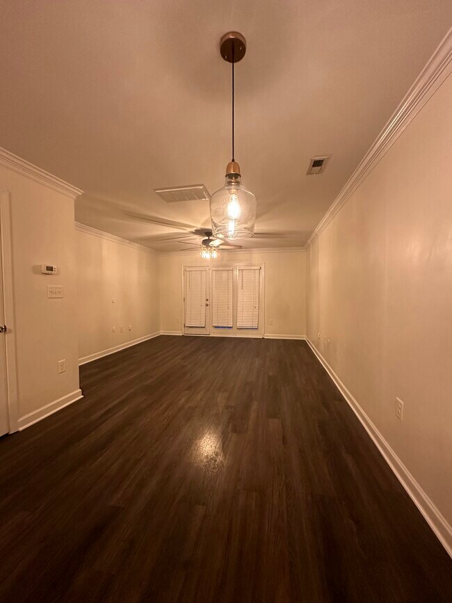 Espacio habitable de concepto abierto - 1215 Green Oaks Ln