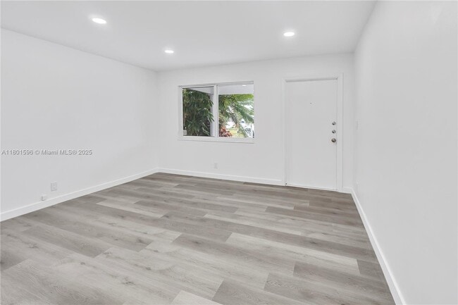 Foto del edificio - 6675 NW 15th St
