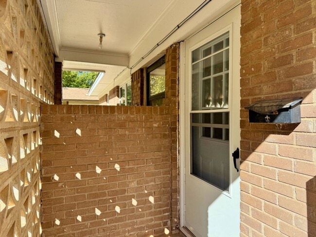 Building Photo - 102 Ave G