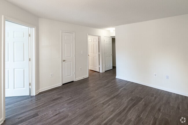4BD,2BA-1205 SF - Pendleton Townhome Apartments
