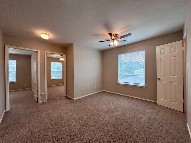 Building Photo - 1104 Doras Dr 78660 | 3 bed 2.5 bath 2 car...