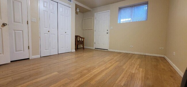 Bed 3 - 4521 S Ellis Ave