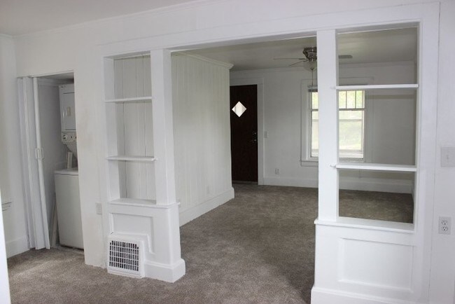 Building Photo - 1205 3rd St NE