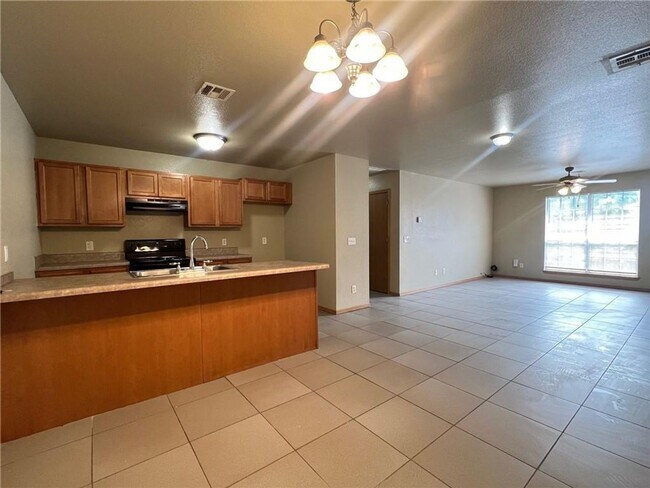 Foto del edificio - 1132 Remington Dr