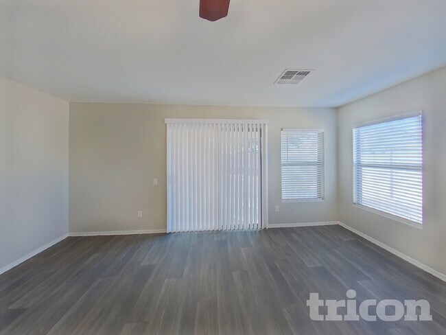 Foto del edificio - 43683 W Arizona Ave