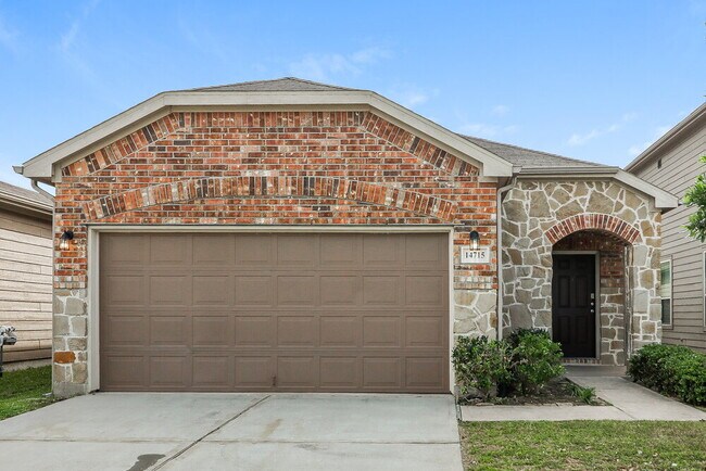Building Photo - 14715 Sierra Garden Dr