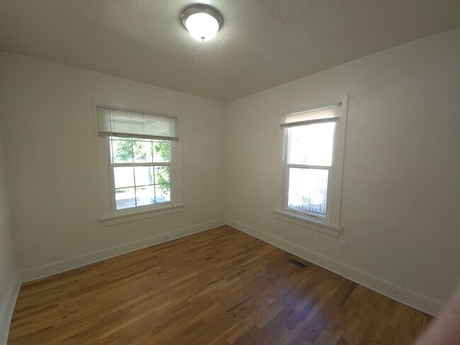 Foto del edificio - 2321 Grove St