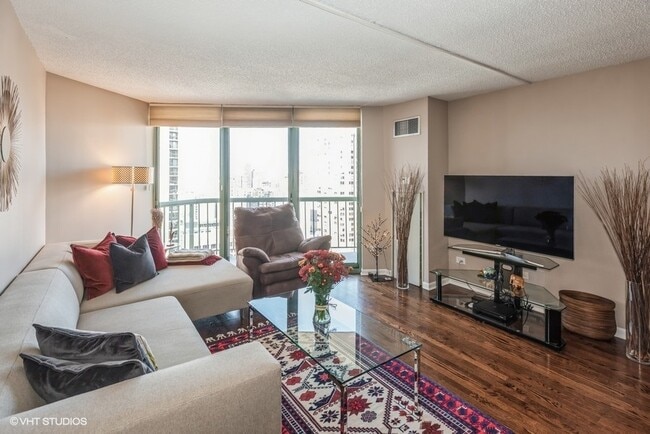 Building Photo - 111 W Maple St