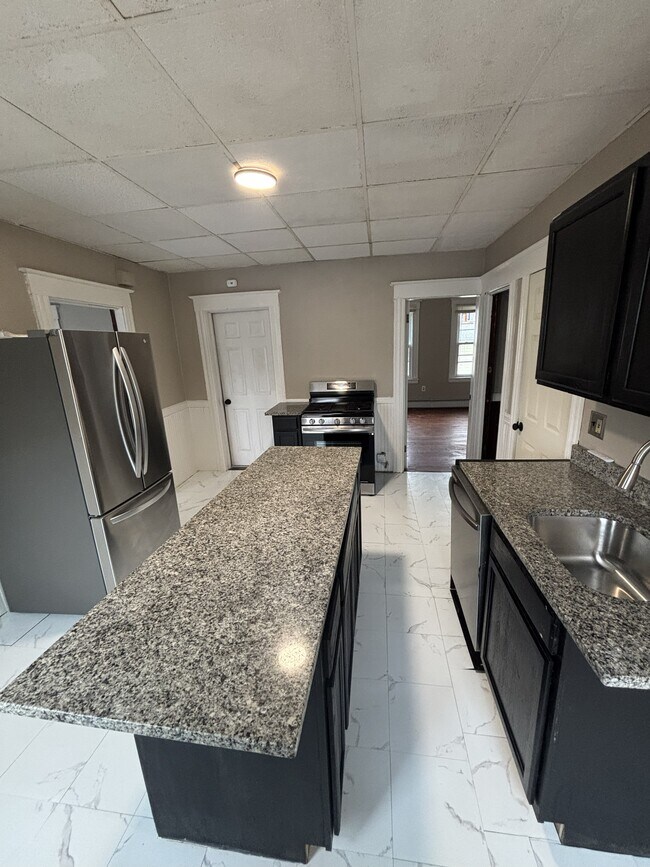 Building Photo - 154 Daly Ave