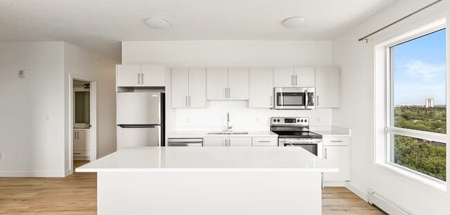 Building Photo - 639 Main