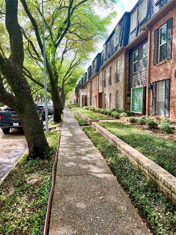 Foto del edificio - 361 N Post Oak Ln